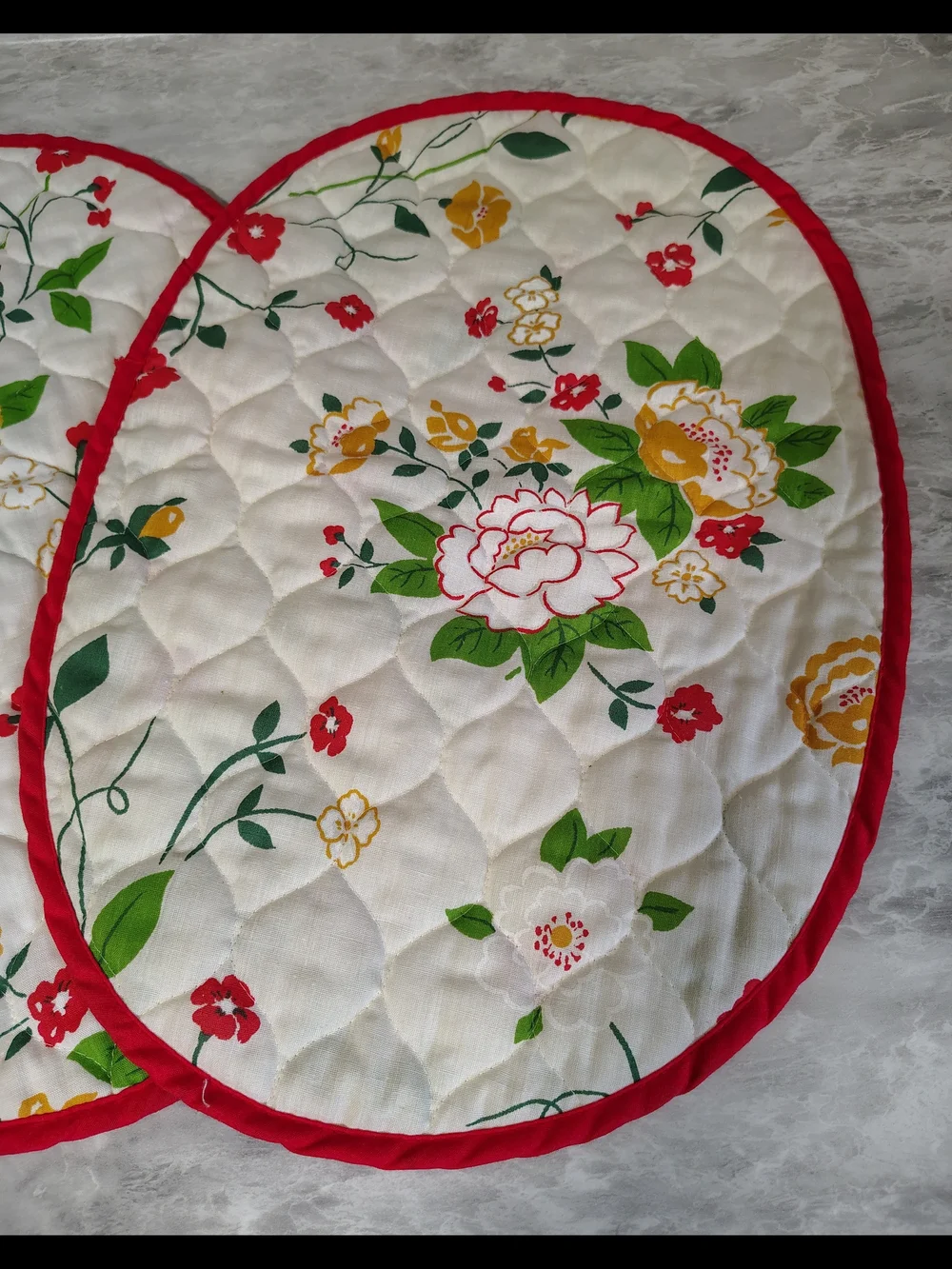 4 Vintage Quilted Placemats Red & Yellow Flowers Reversible